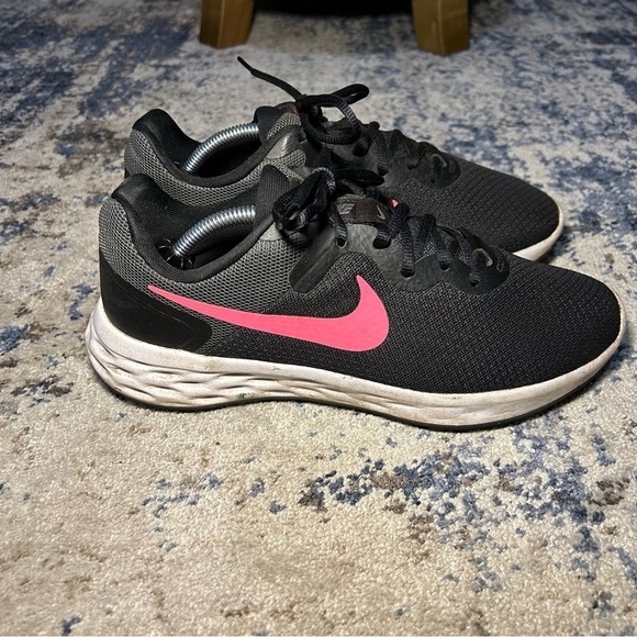 Nike Revolution 6 Black & Pink Running Lace-Up Sneakers Size 9 - Picture 1 of 11